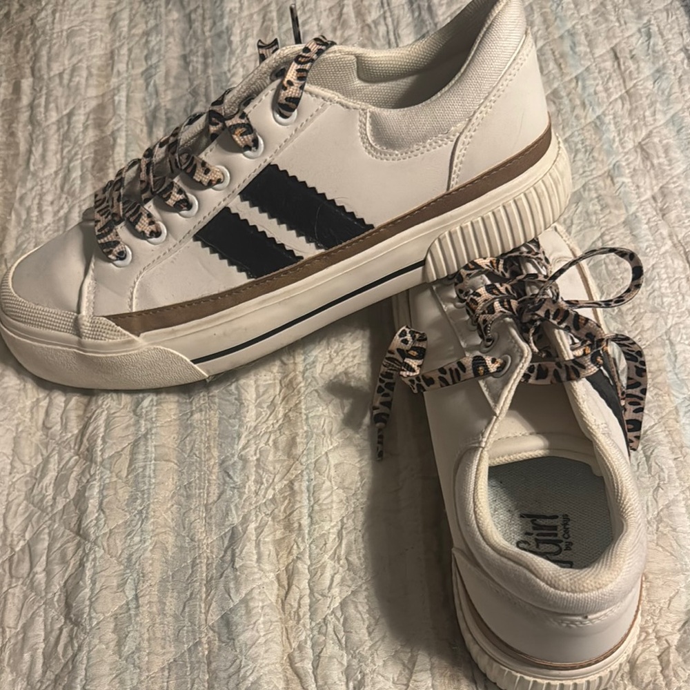 White and Black Sneakers Classic Design